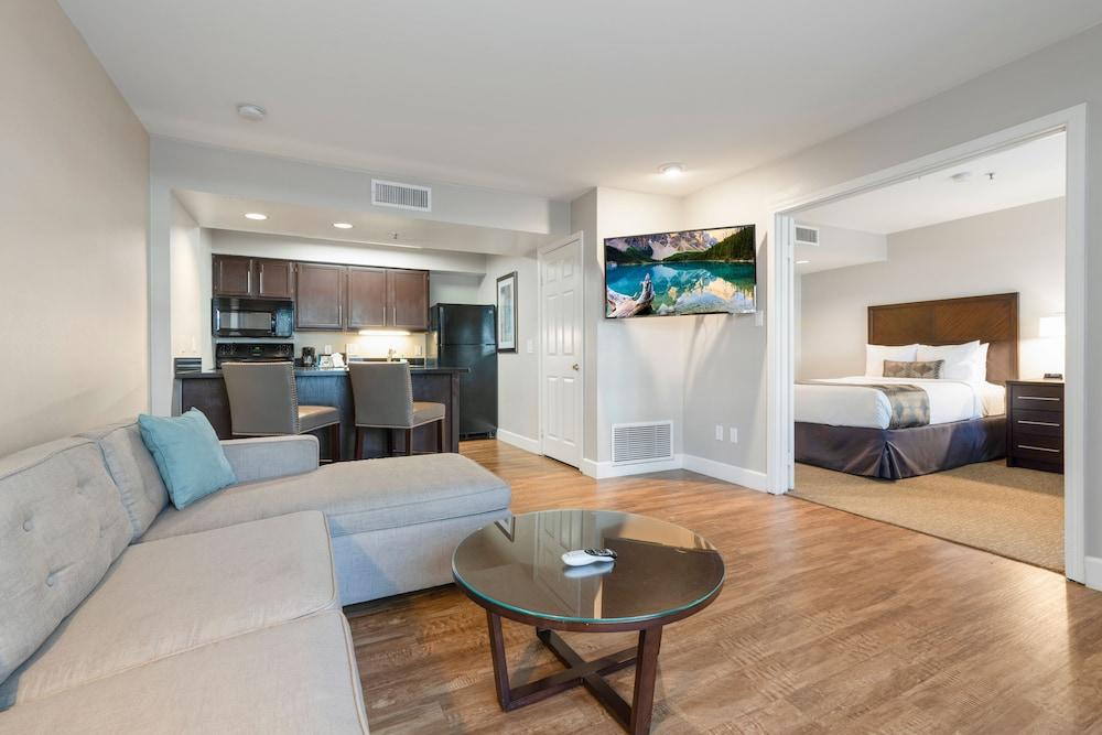 Chase Suites Brea-Fullerton - North Orange County Extérieur photo